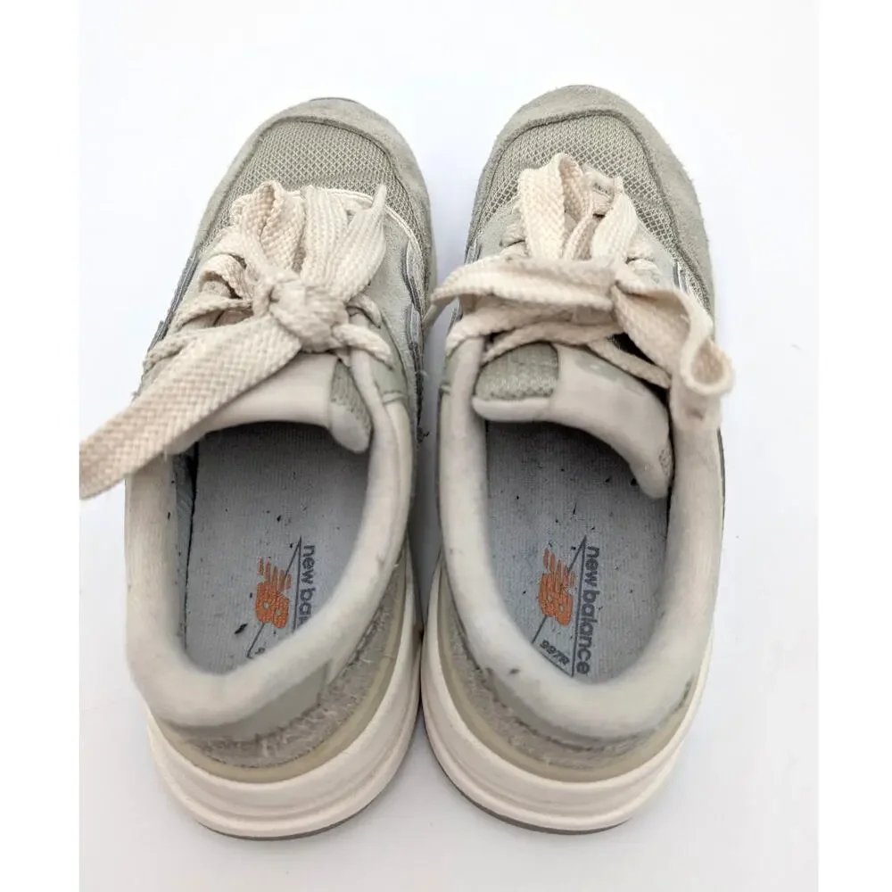 New Balance 997R Sneaker Shoes Little Kids' Olivine Linen Size US13.5 EU32